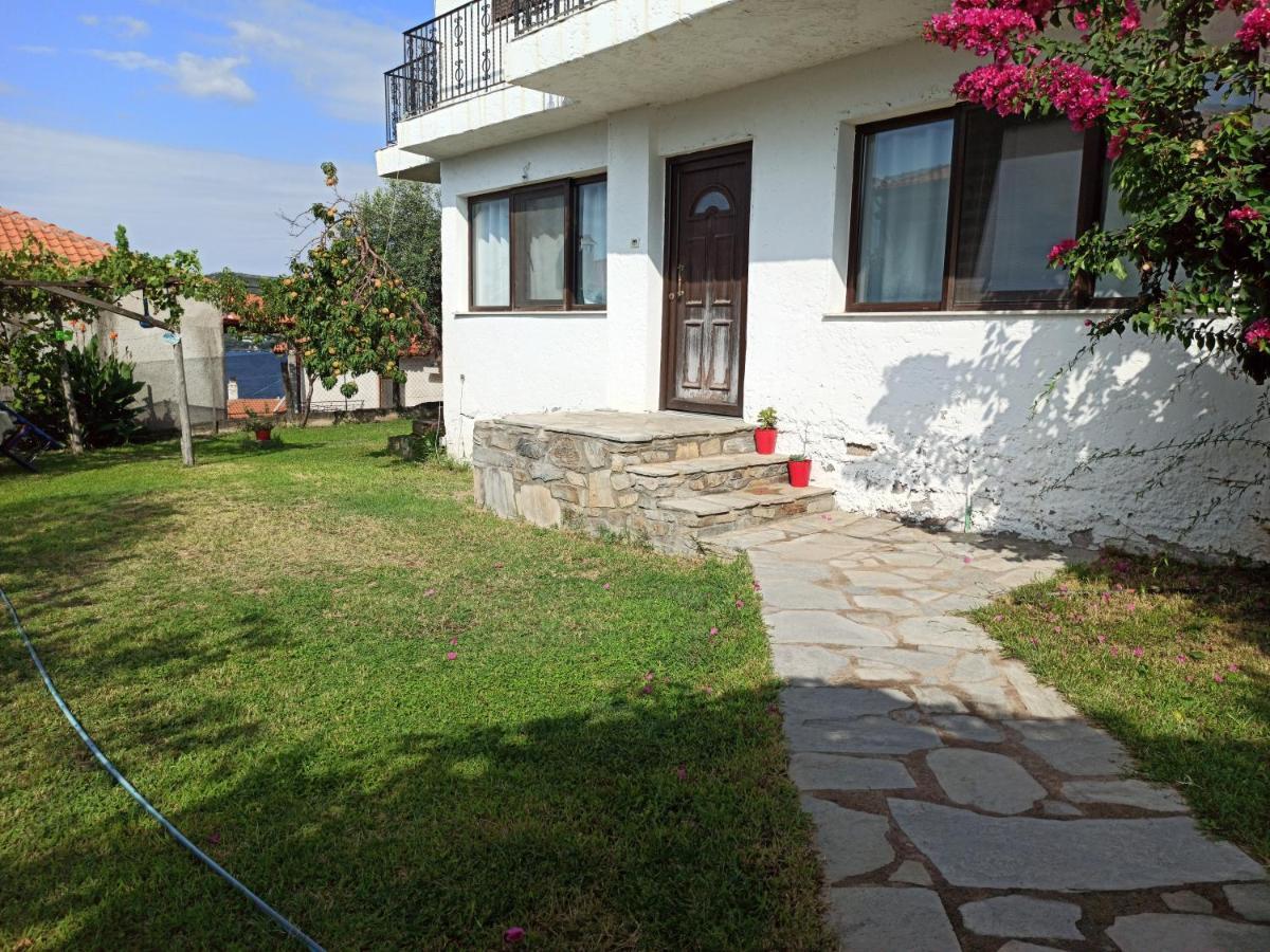 Dora'S House Comfortable Apartment With A Yard And View Pyrgadikia Exterior photo