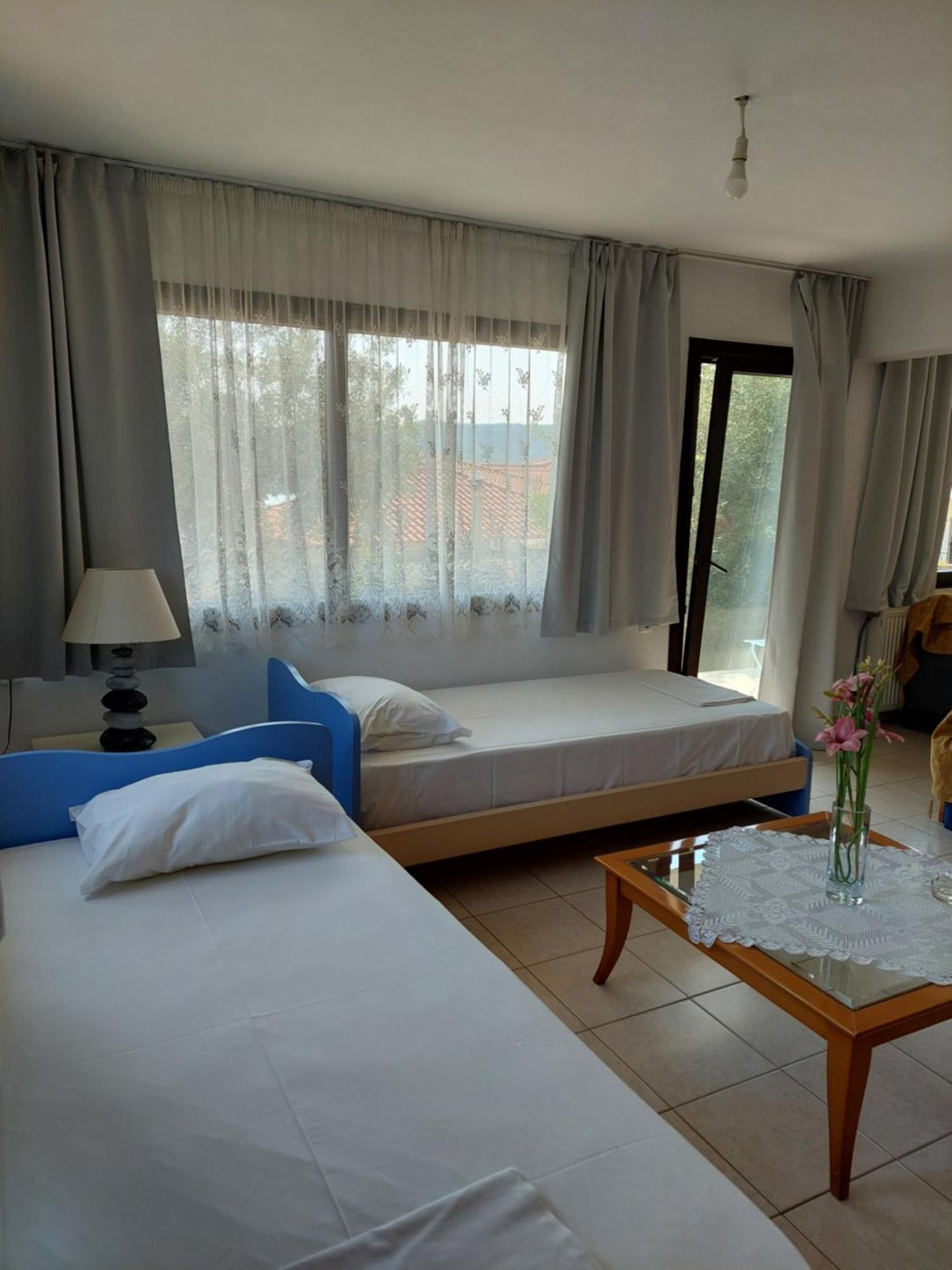 Dora'S House Comfortable Apartment With A Yard And View Pyrgadikia Exterior photo