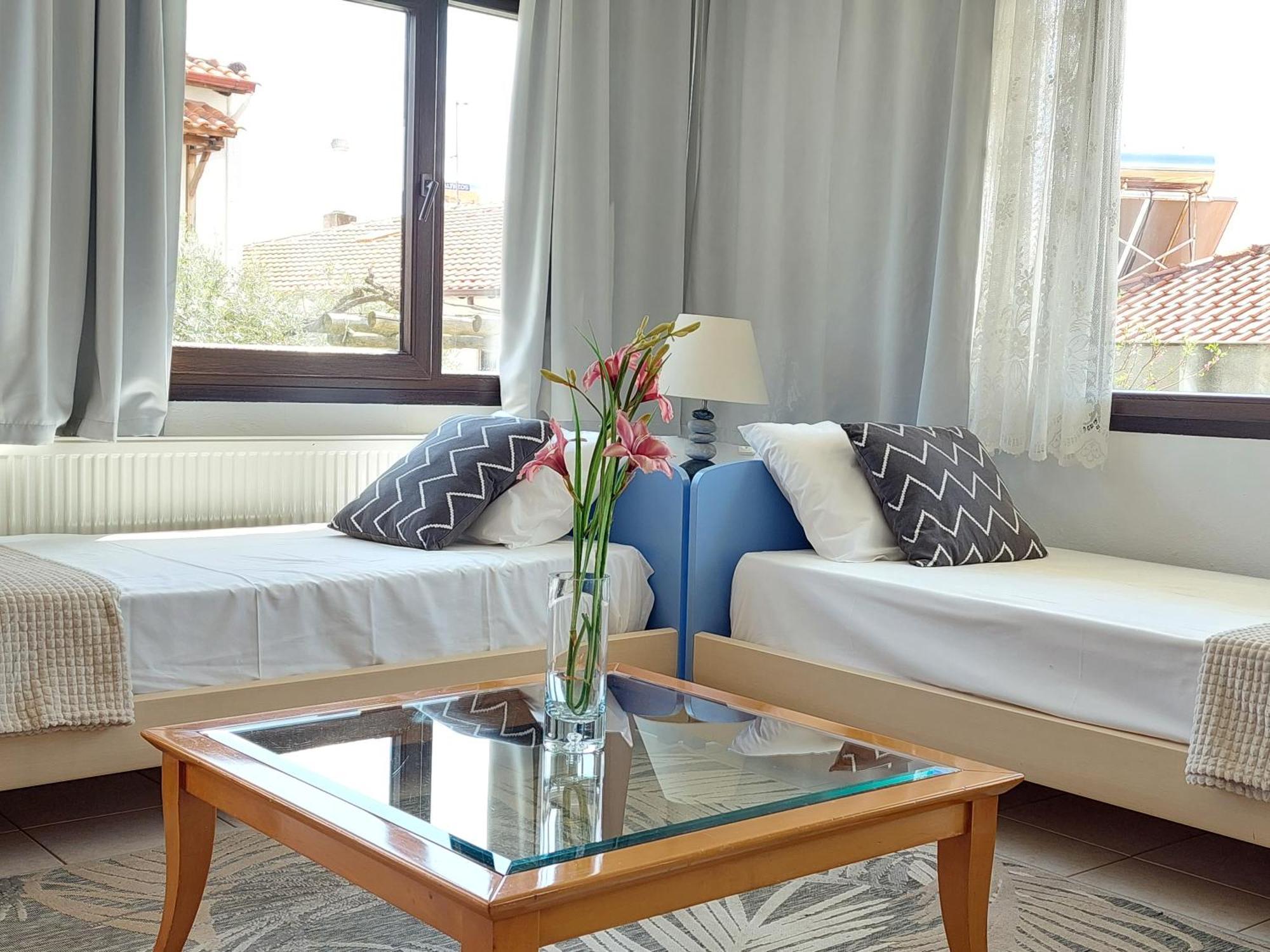 Dora'S House Comfortable Apartment With A Yard And View Pyrgadikia Exterior photo