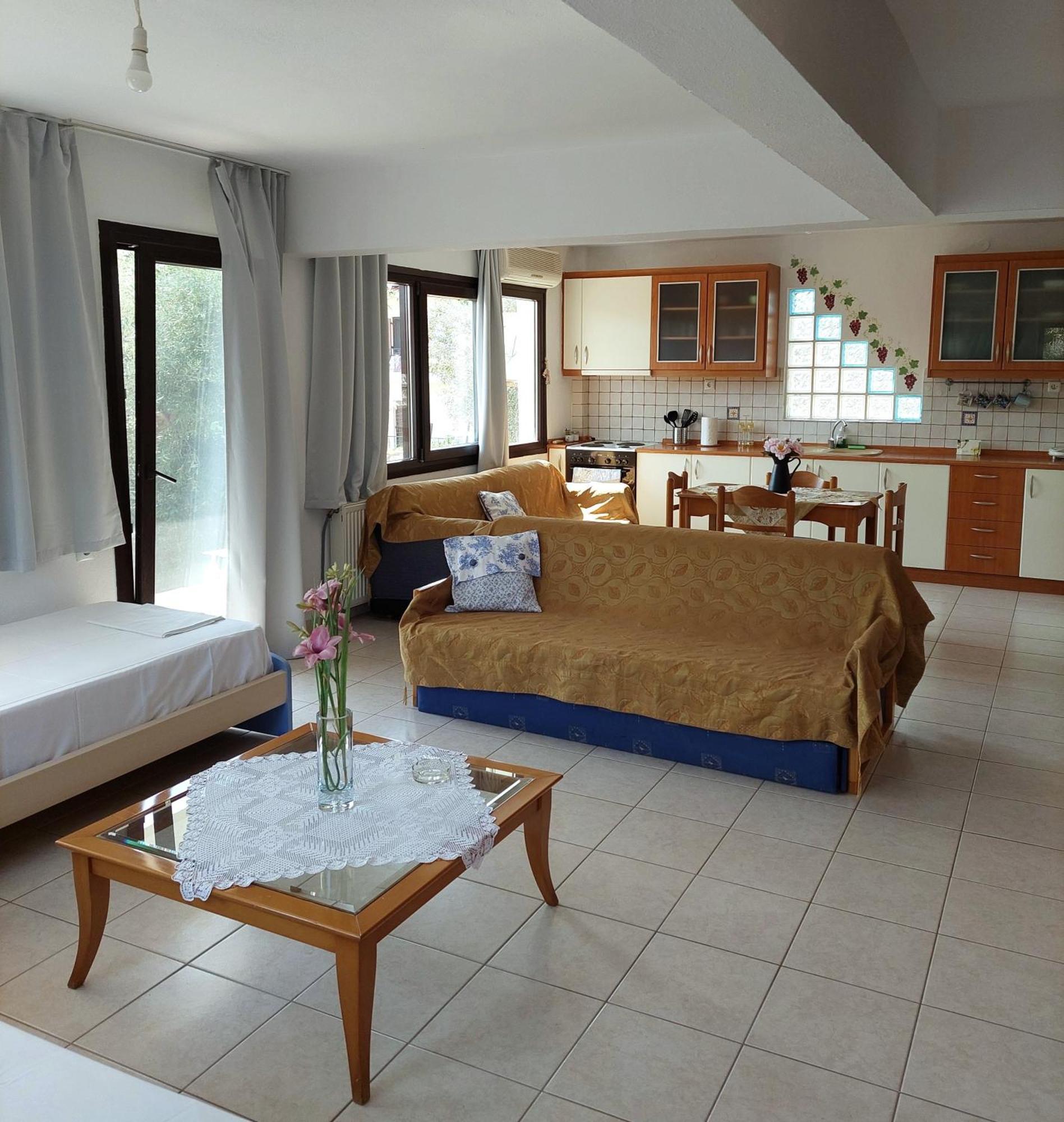 Dora'S House Comfortable Apartment With A Yard And View Pyrgadikia Exterior photo