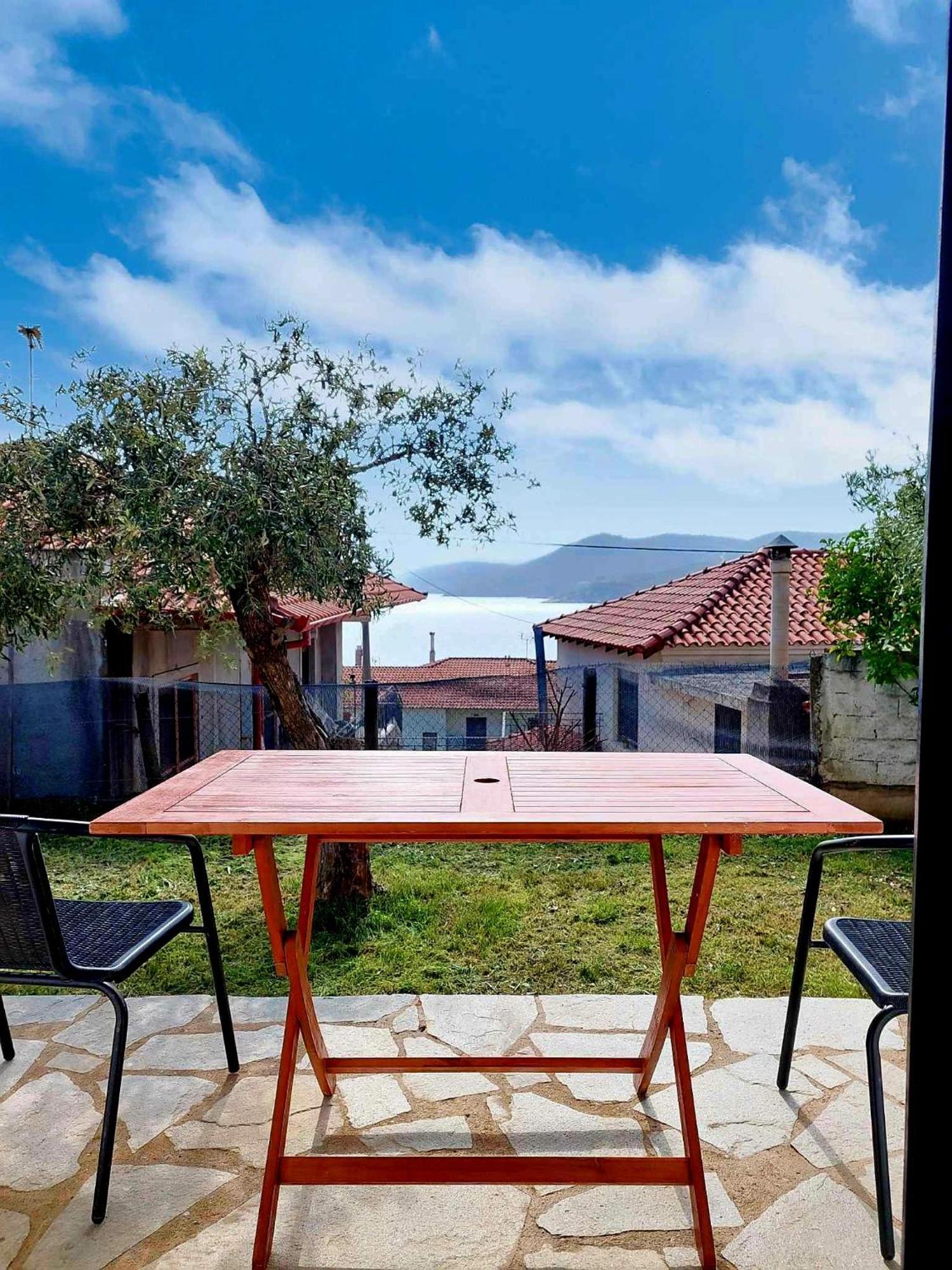 Dora'S House Comfortable Apartment With A Yard And View Pyrgadikia Exterior photo