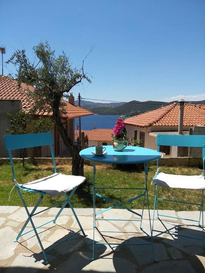 Dora'S House Comfortable Apartment With A Yard And View Pyrgadikia Exterior photo