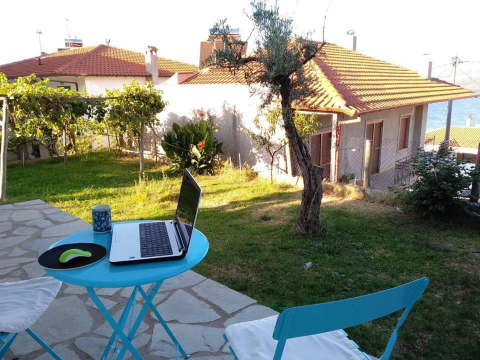 Dora'S House Comfortable Apartment With A Yard And View Pyrgadikia Exterior photo